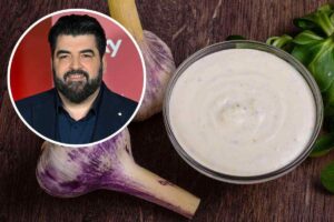 ciotola di crema all'aglio con cannavacciuolo nel riquadro