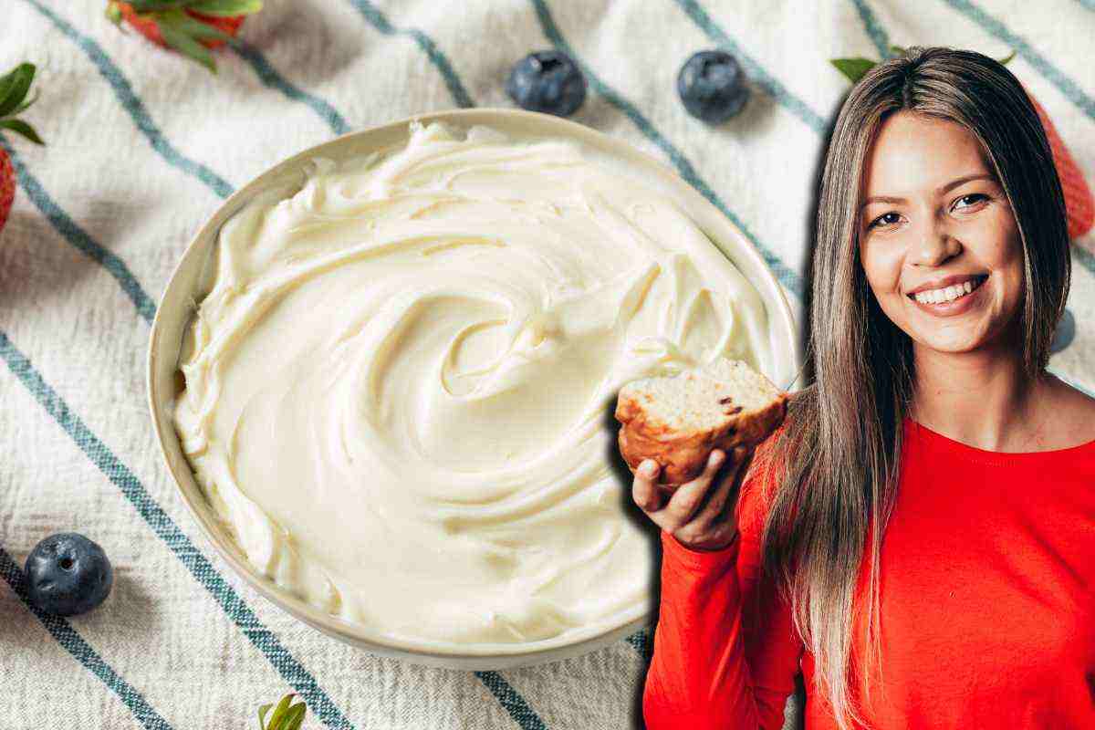 donna con fetta di panettone e crema al mascarpone