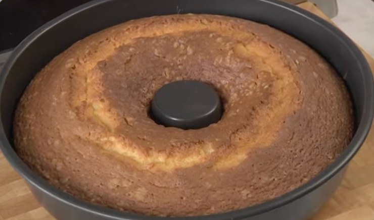 ciambellone nella teglia