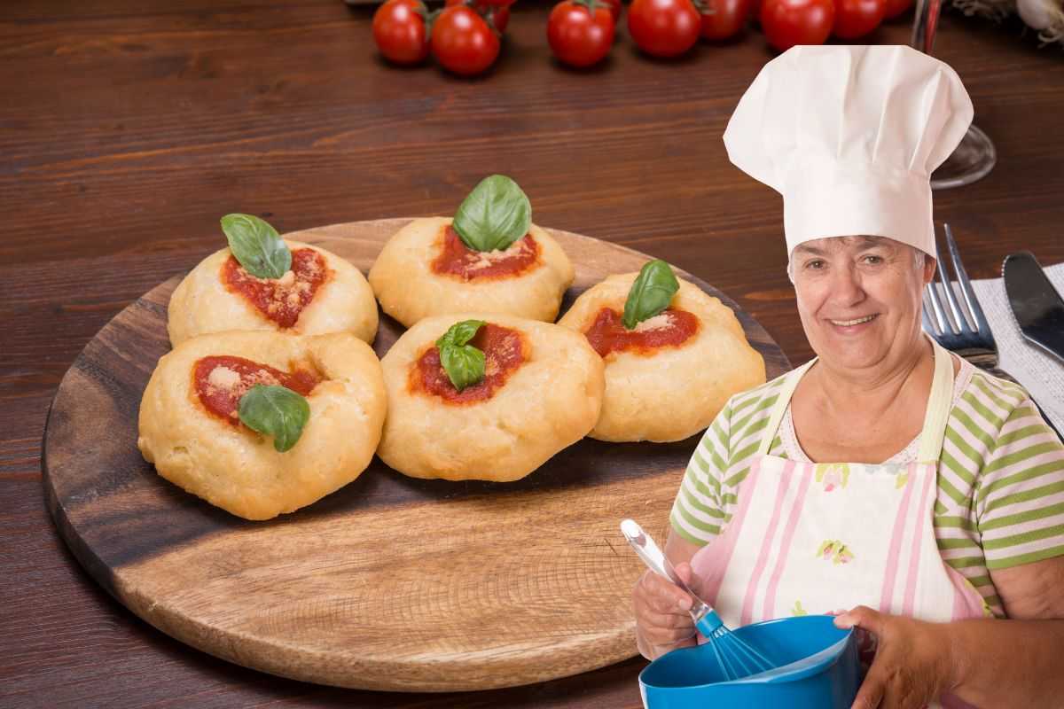pizzette fritte con il sugo e donna matura che cucina