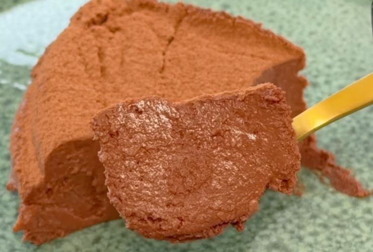 fetta di torta al cioccolato