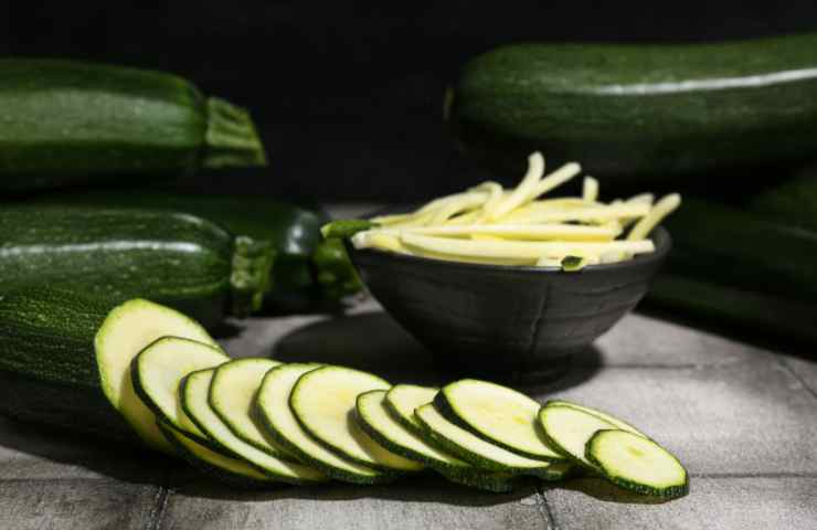 tagliare le zucchine a rondelle