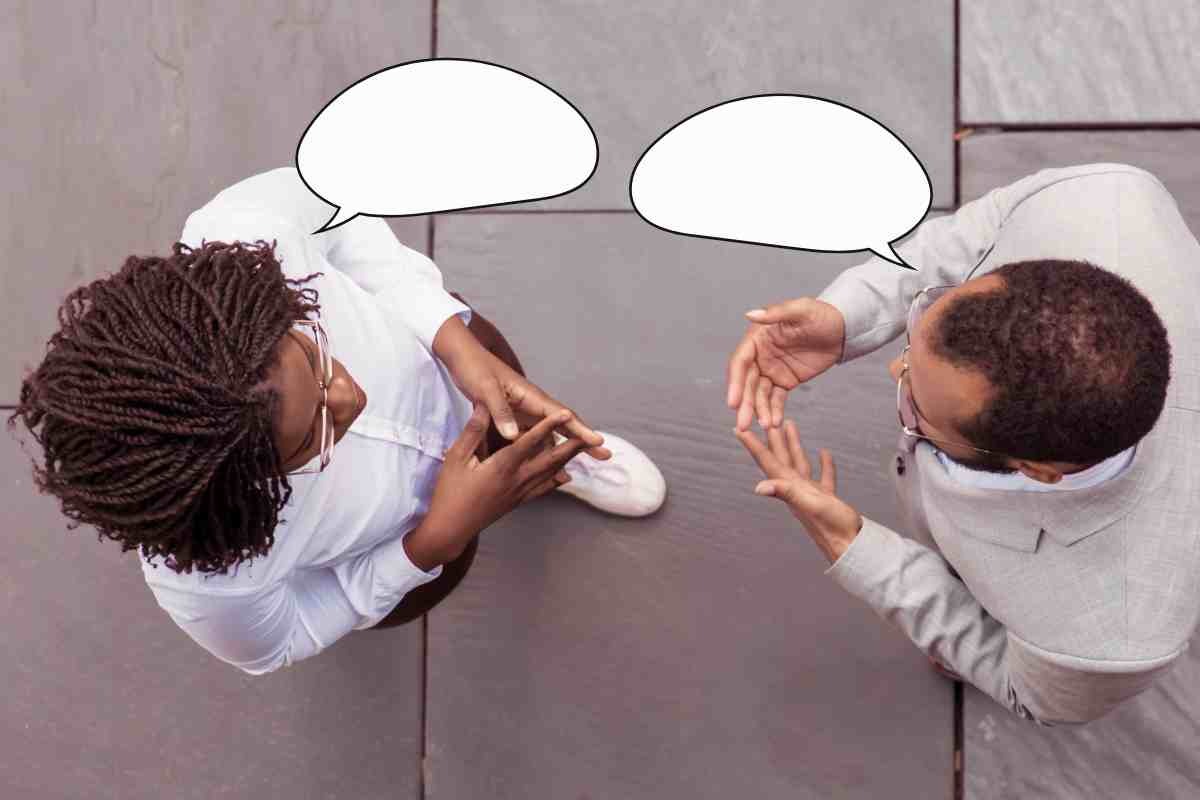 Persone che parlano