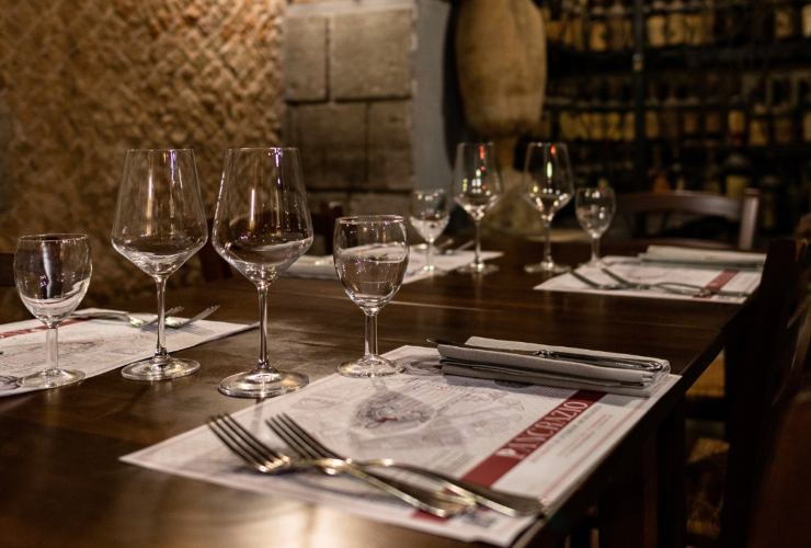 Tavolo apparecchiato nel ristorante pancrazio, Roma