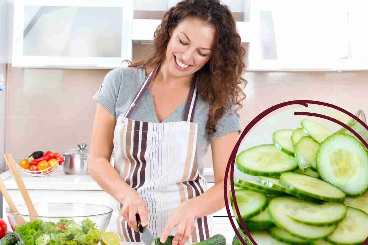 donna che taglia dei cetrioli a fettine
