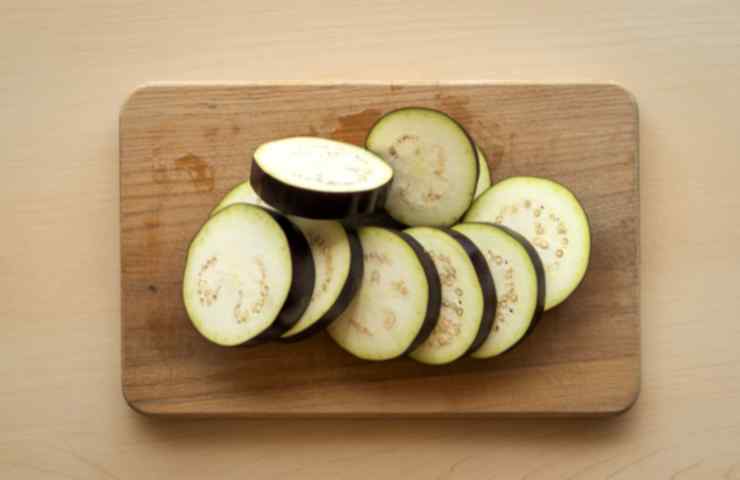 melanzane tagliate a rondelle