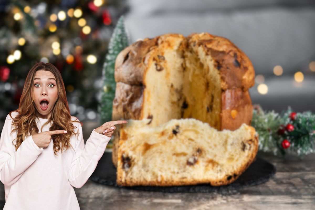 panettone su tavolo e donna sorpresa che lo indica 
