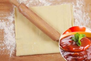 pasta sfoglia su tavolo da lavoro e cucchiaio di pomodoro