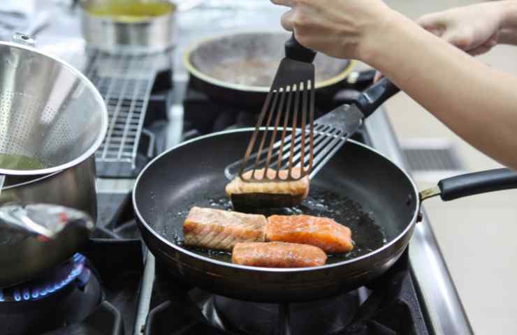 salmone in padella