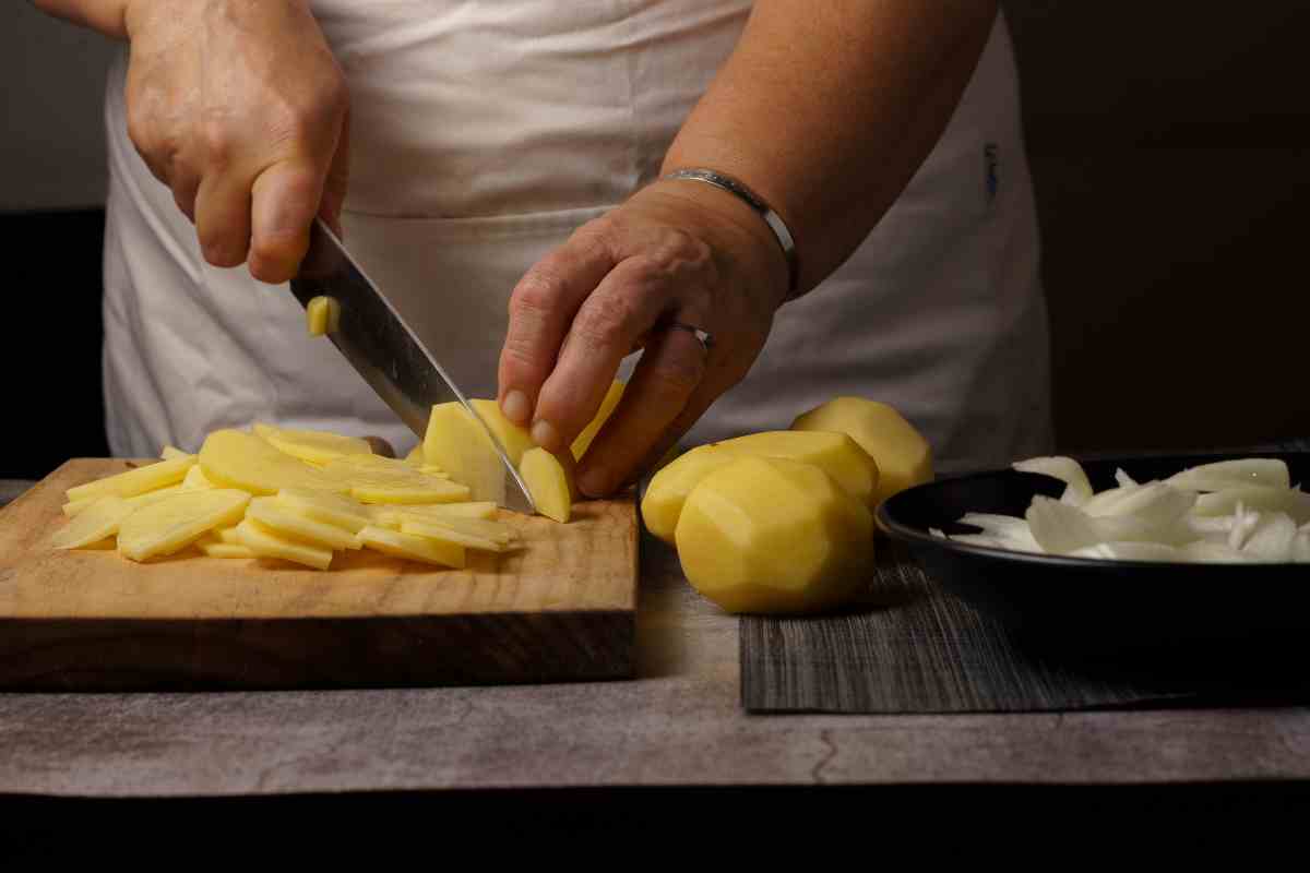 tagliare patate a rondelle