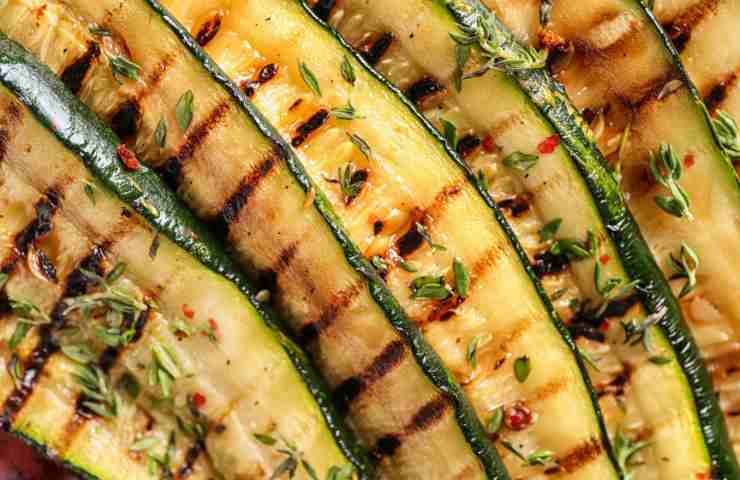 zucchine arrostite e condite