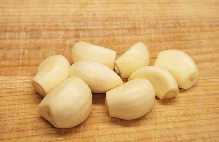 tanti spicchi d'aglio