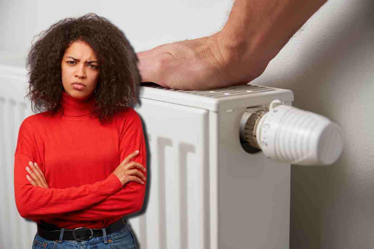 donna che guarda il termosifone