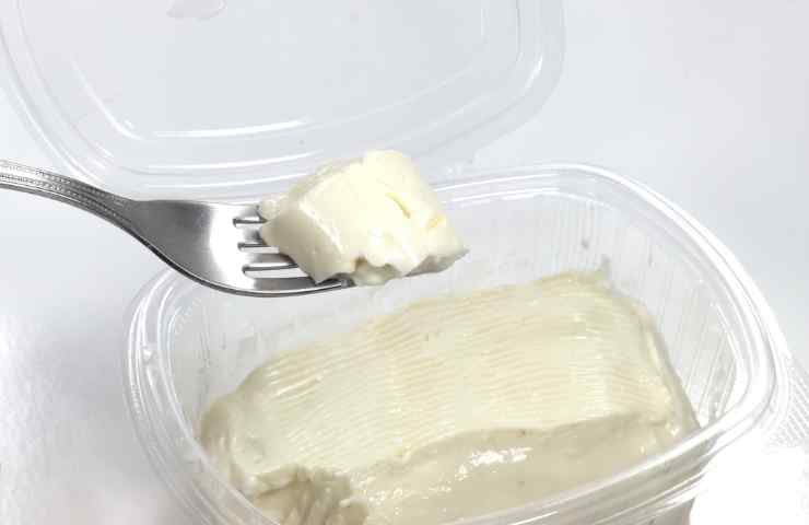 confezione di formaggio spalmabile