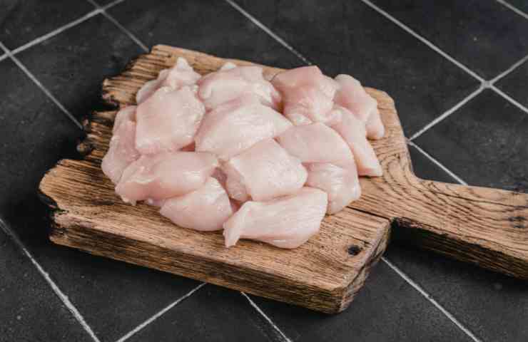 pollo tagliato a pezzetti