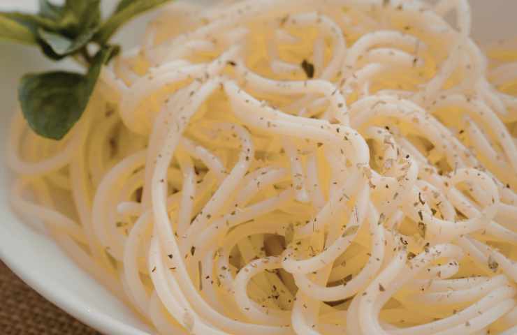 piatto di spaghetti al burro