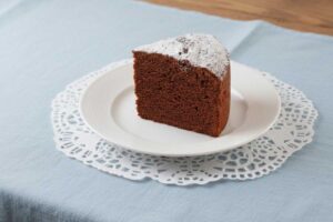 fetta di pan di spagna al cacao