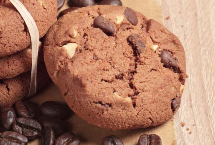 primo piano di biscotto al caffè