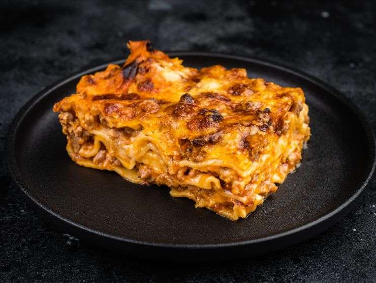 fetta di lasagna al ragù