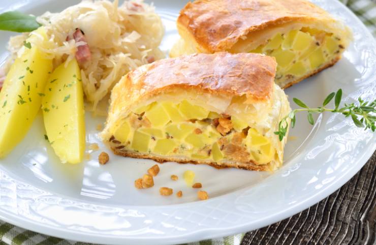 fette di strudel con patate