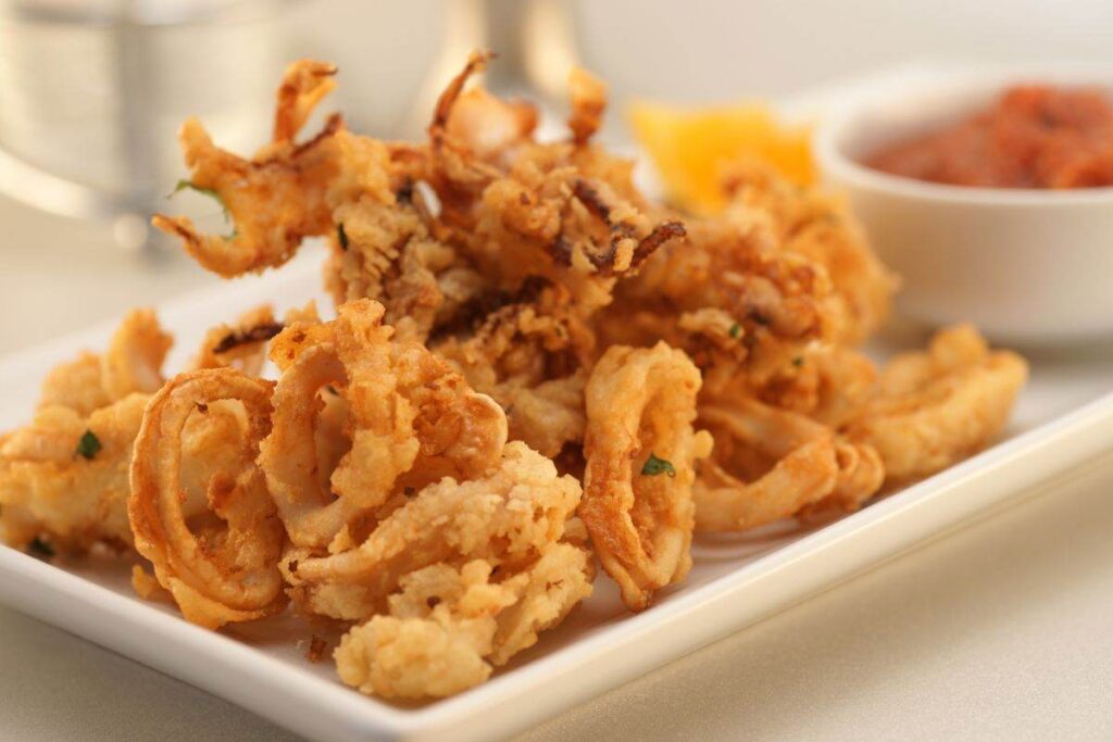 piatto di calamari fritti